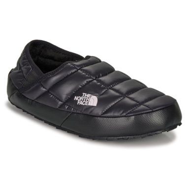Pantofole uomo The North Face THERMOBALL™ TRACTION MULE V nere, ideali per comfort e calore. Perfette per l'uso indoor e outdoor, queste pantofole presentano un design elegante e funzionale. Materiali di alta qualità per la massima resistenza e traspirabilità. Scopri il piacere di camminare con stile e comodità con The North Face THERMOBALL™ TRACTION MULE V.